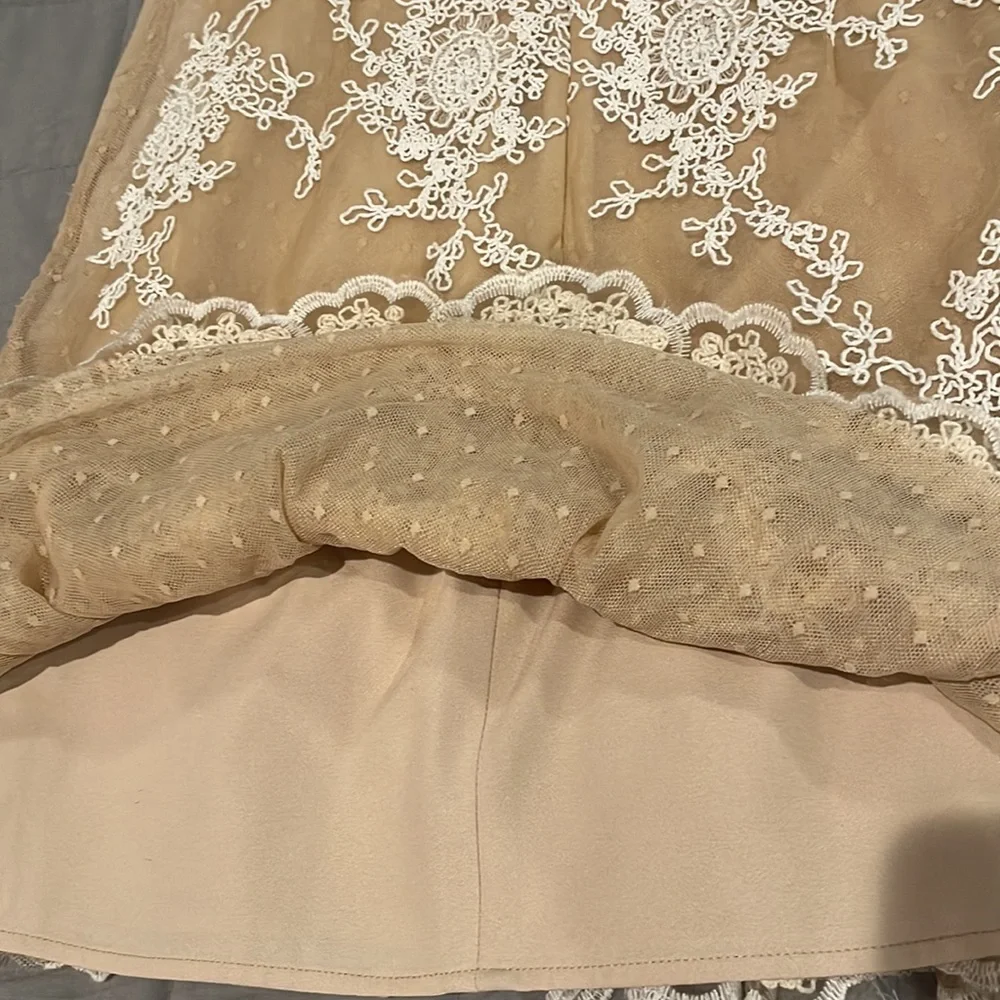NBD stunning Beige with beautiful White Embroidery overlay dress. Sleeveless L - Picture 12 of 16